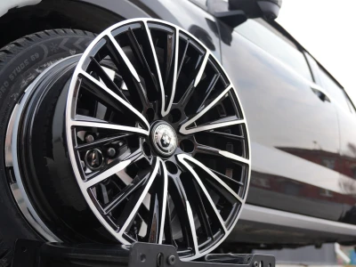 Подставили литые диски бренда HRE на Toyota Raize